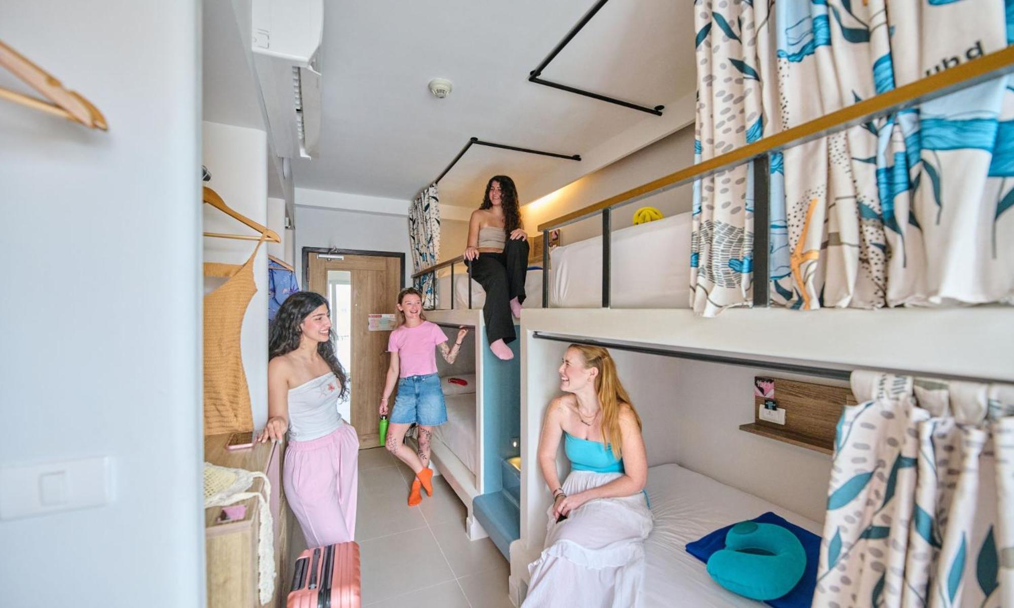 Bed 4-Bed Female Dormitory Room,1687495207:JPEG